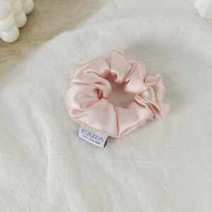 EARA Switzerland Seiden-Scrunchie Zartes Rosé